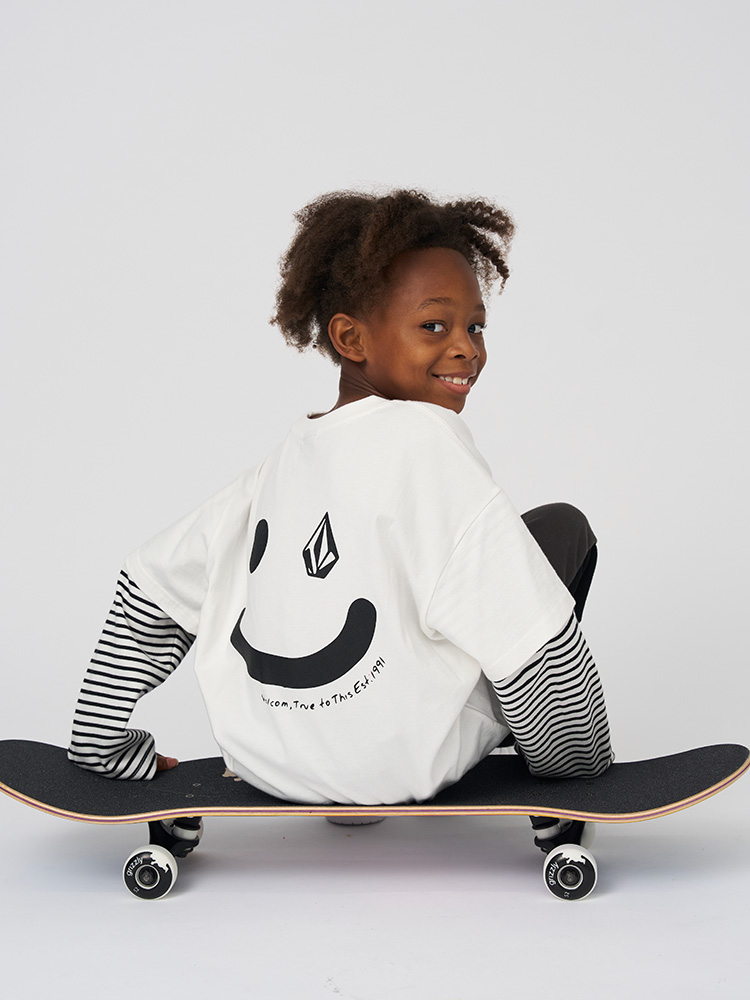 [볼컴키즈]백 스마일 레이어드 티셔츠_D4F301