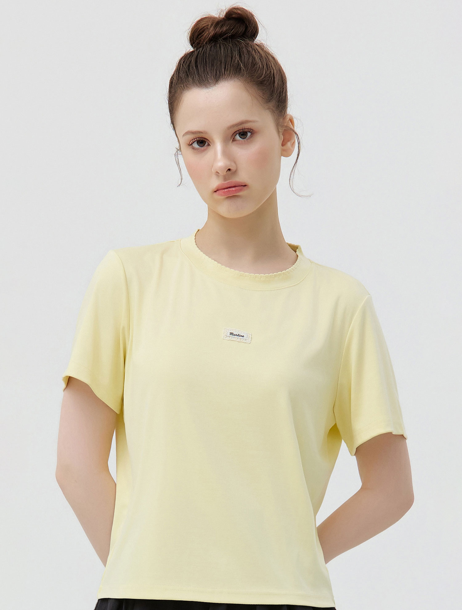 Blush Scallop Neck T-Shirt_YELLOW (QW0GTTR20363)