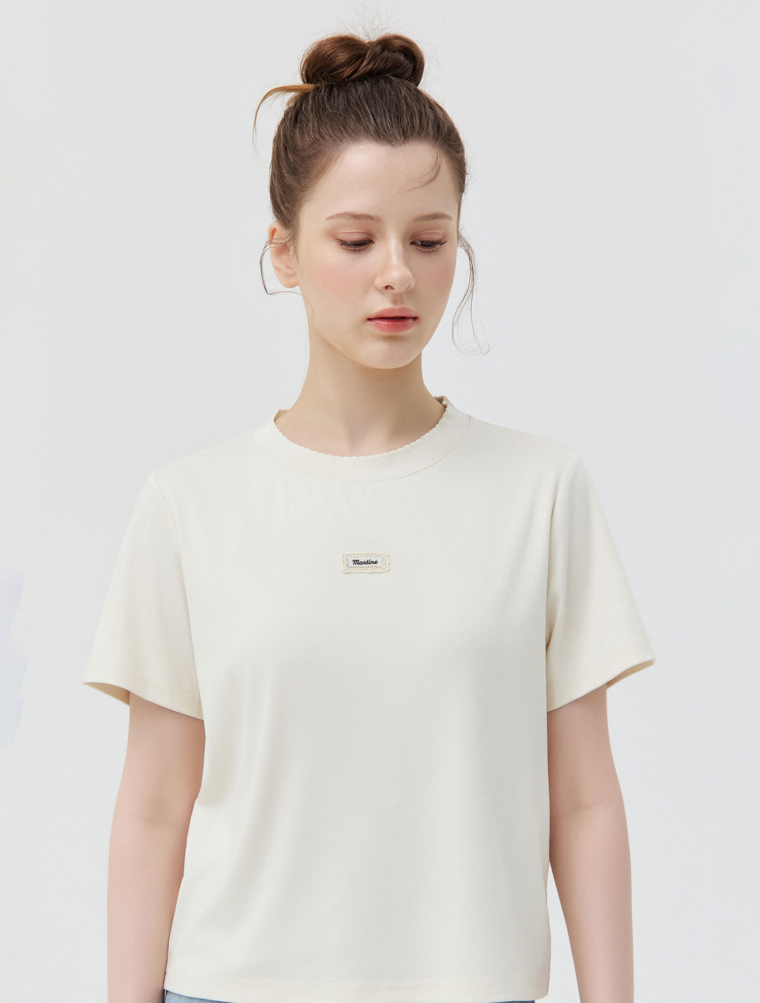Blush Scallop Neck T-Shirt_IVORY (QW0GTTR20361)