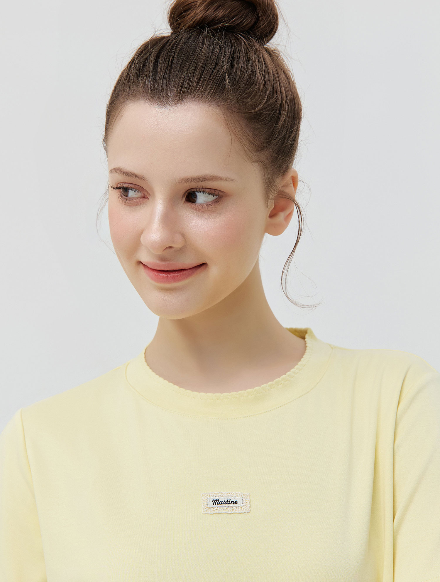 Blush Scallop Neck T-Shirt_YELLOW (QW0GTTR20363)