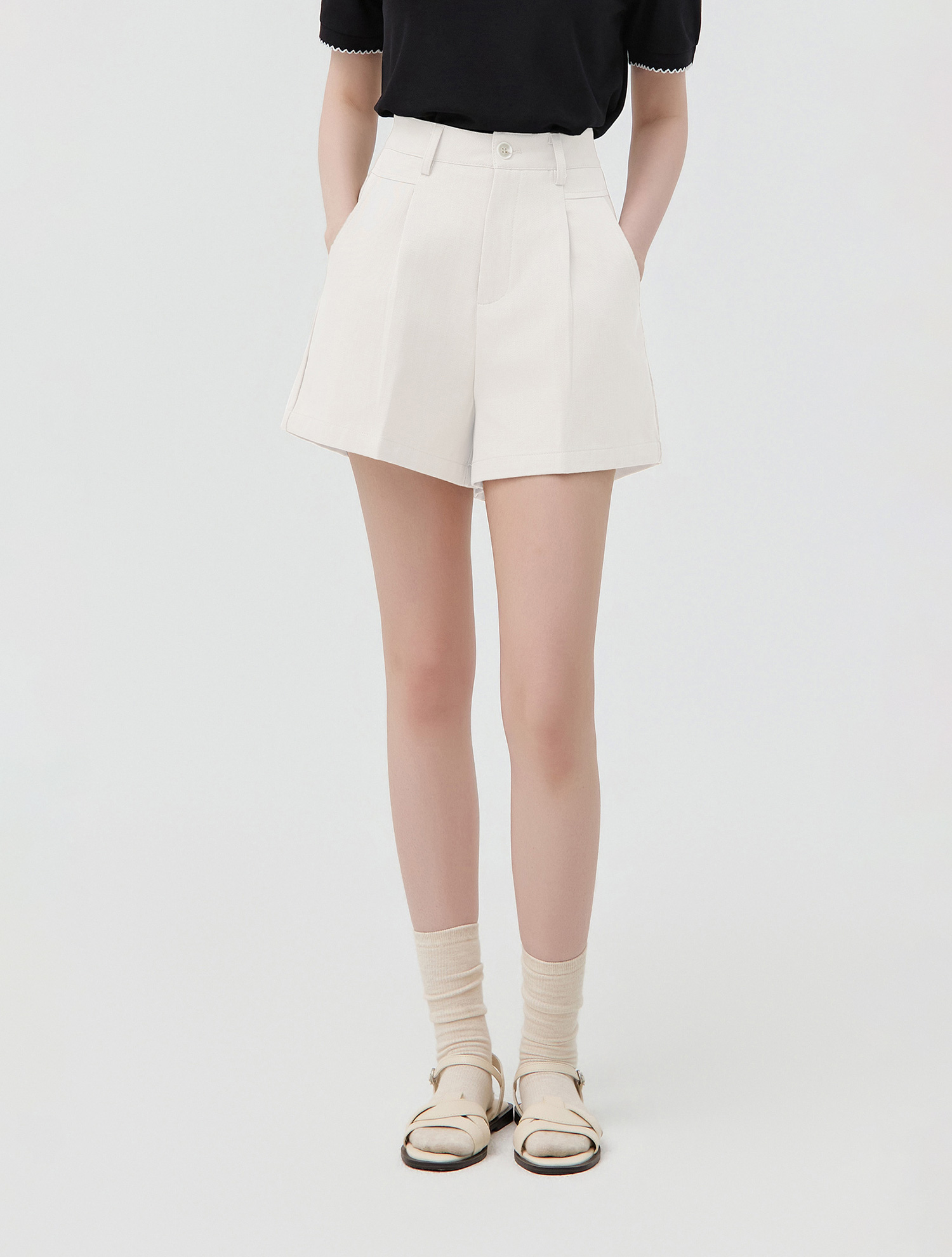 [2차 리오더] A-Line One-Tuck Shorts_IVORY (QW0GBPC20261)
